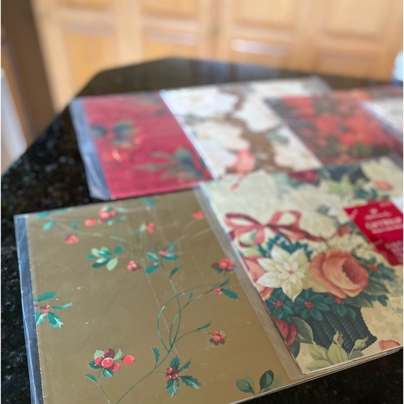 Vintage Christmas Gift Wrap Bundle of Ten from HALLMARK - Picture 5 of 15